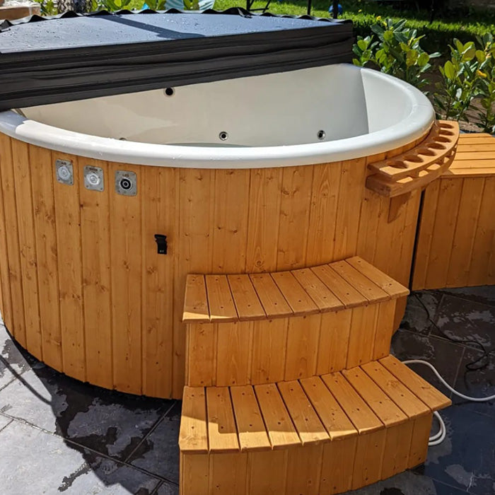 Egyedi színű dézsa festés lucfenyő burkolathoz